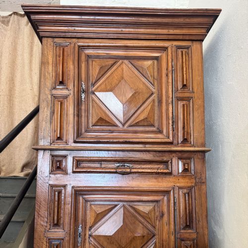 LARGE ITALIAN WALNUT CUPBOARD - ADDITIONAL PHOTO 3