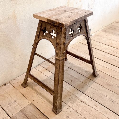 INDUSTRIAL METAL STAND
