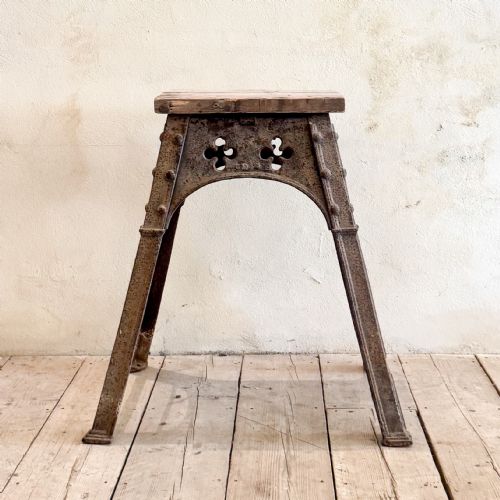 INDUSTRIAL METAL STAND - ADDITIONAL PHOTO 1