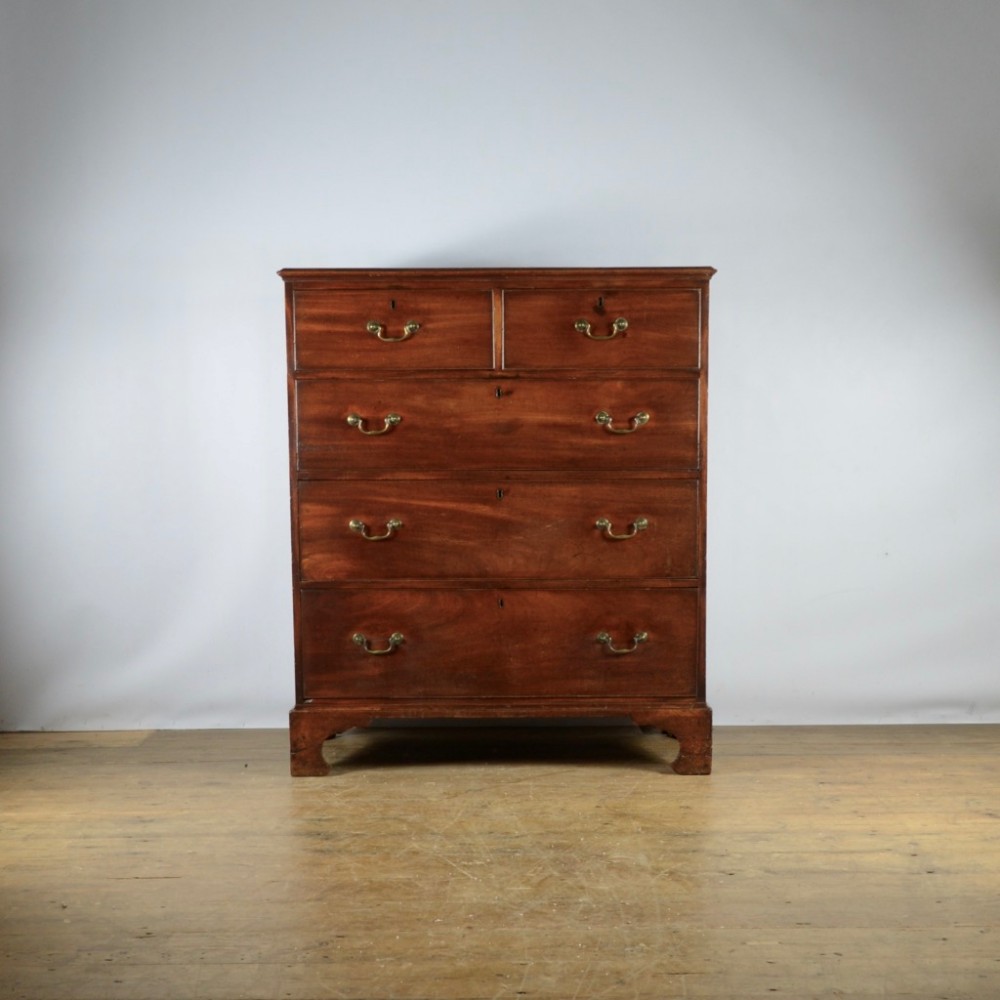 GEORGIAN MAHOGANY CHEST OF DRAWERS