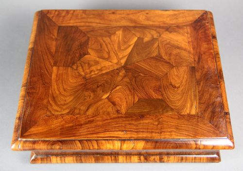 A QUEEN ANNE LABURNUM LACE BOX - ADDITIONAL PHOTO 1