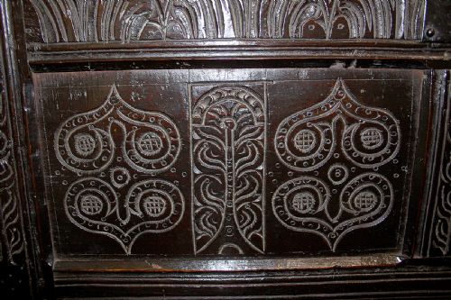 A OAK 17TH CENTURY SOUTH GLOUCESTERSHIRE COFFER - ADDITIONAL PHOTO 2