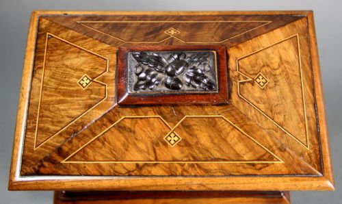 AN EARLY VICTORIAN WALNUT TEA CADDY - ADDITIONAL PHOTO 2