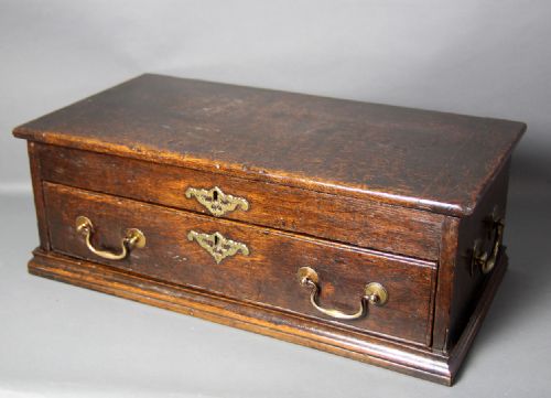 A GEORGE III OAK TRAVELING DESK BOX CIRCA 1760 - ADDITIONAL PHOTO 1