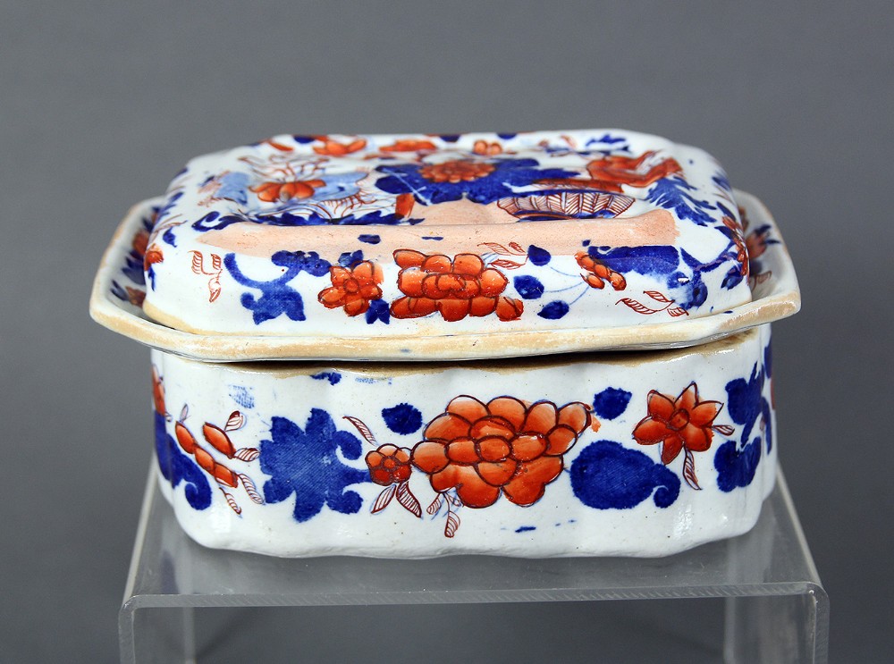 A rectangular covered Masons ironstone soap dish decorated with cobalt blue and red hand-painted Japan Basket pattern motifs.