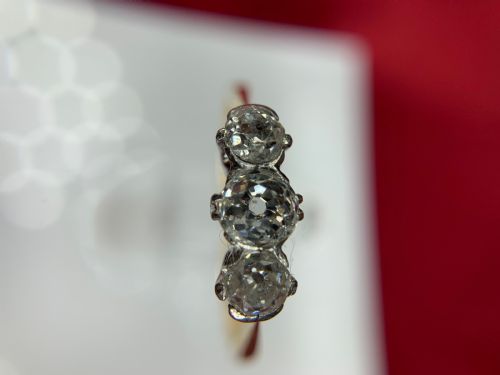 18CT THREE STONE TRILOGY DIAMOND RING OLD CUT STONES - ADDITIONAL PHOTO 7