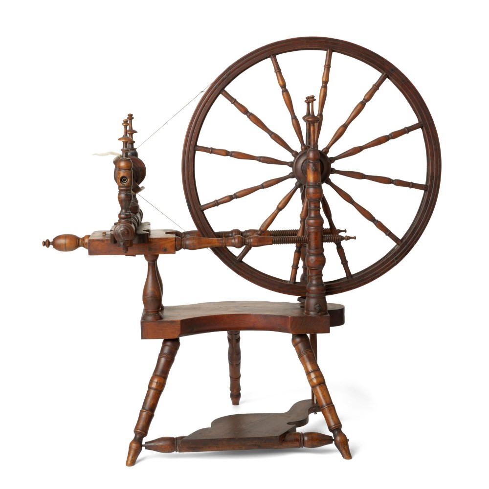 19TH CENTURY TRADITIONAL SPINNING WHEEL