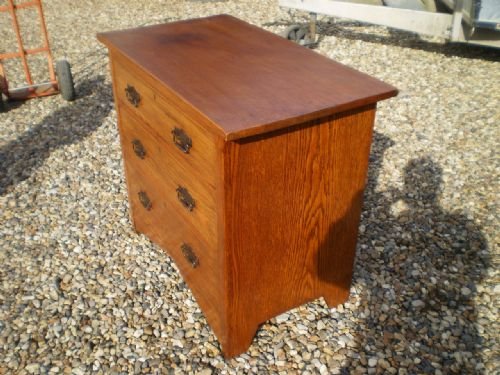 fig 4. chest of drawers Arts and crafts golden Oak 1904