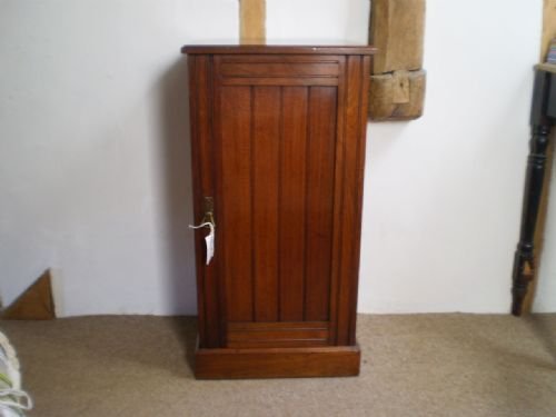 fig 1. Bedside cupboard Victorian Walnut c1890
Cloverleaf Home Interiors £25 delivery retail quality
