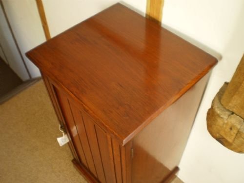 fig 3. Bedside cupboard Victorian Walnut c1890
Cloverleaf Home Interiors £25 delivery retail quality
