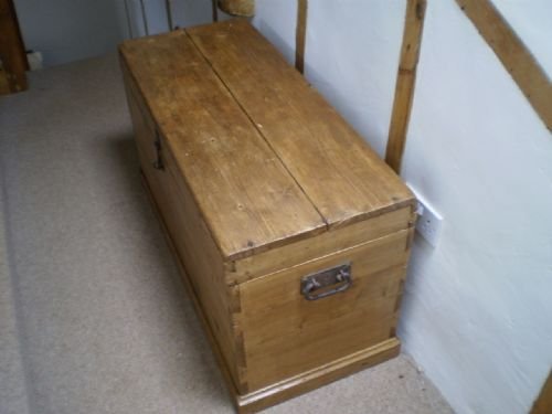 fig 1.
Chest box blanket Victorian Pine
Cloverleaf Home Interiors £45 delivery retail quality