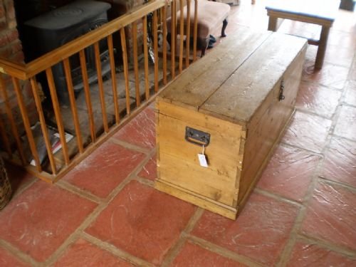 fig 2.
Chest box blanket Victorian Pine
Cloverleaf Home Interiors £45 delivery retail quality