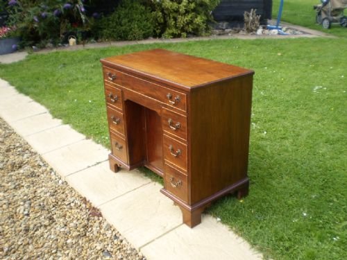 	
Desk George III Mahogany Kneehole
cloverleaf Home Interiors £45 Delivery Retail Quality
