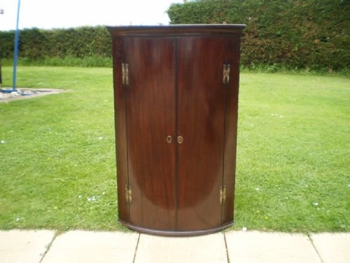 	
Cabinet Corner George III Mahogany C1770
cloverleaf Home Interiors £45 Delivery Retail Quality