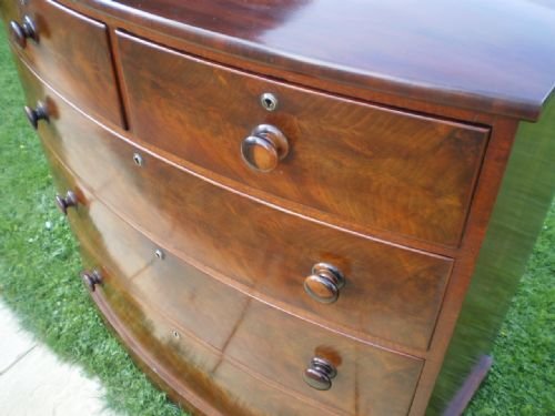 fig 1.
chest of drawers George III Mahogany bowfront