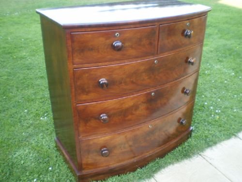 fig 2.
chest of drawers George III Mahogany bowfront