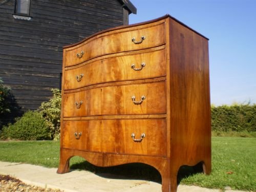 Chest of Drawers Late Victorian Mahogany Serpentine Front