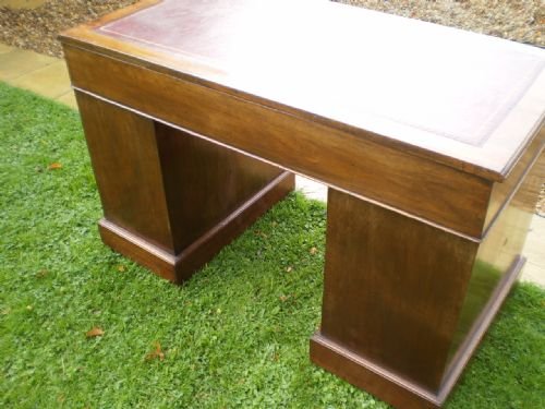 fig 3. Desk Victorian Mahogany twin pedestal kneehole c1890