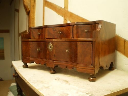 Chest of Drawers Queen Jewellery Box Desktop Burr Walnut C1710