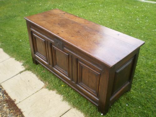 	
Coffer Chest Oak C1690