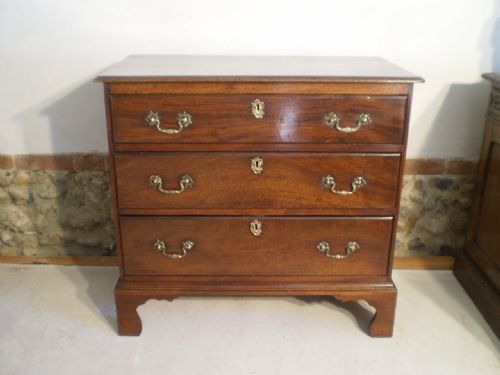 fig 1. Chest of drawers George III small Mahogany c1780 32 inches wide