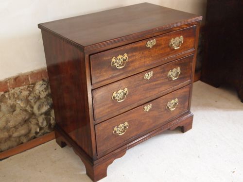 fig 1. Chest of drawers George III Mahogany Small only 26 inches wide c1780