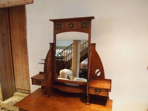 fig 2. Dressing table Arts and Crafts by Shapland and Petter c1900