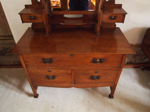 fig 3. Dressing table Arts and Crafts by Shapland and Petter c1900