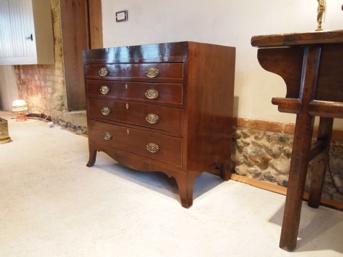 fig 1. Chest of drawers George III Mahogany c1790 small size