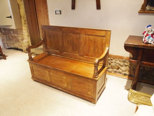 fig 3. Settle Bench George III Pine box settle c1800