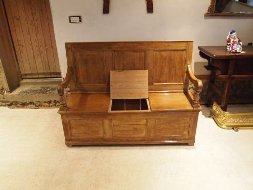 fig 4. Settle Bench George III Pine box settle c1800
