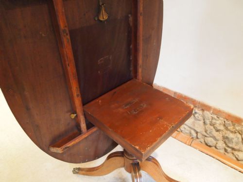 fig 2. Table Regency Mahogany and figured Yew dining breakfast looe tilt top c1820