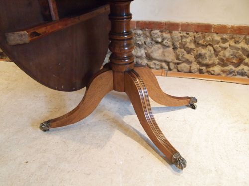 fig 3. Table Regency Mahogany and figured Yew dining breakfast looe tilt top c1820