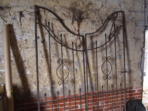 Gates Victorian Pair of Iron Courtyard or Driveway Gates