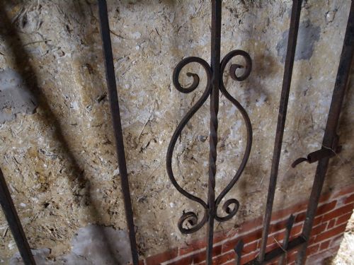 fig 3. Gates Victorian pair of iron courtyard or driveway gates