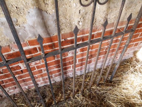 fig 4. Gates Victorian pair of iron courtyard or driveway gates