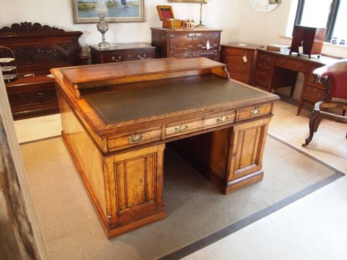 fig 4. Desk Gillows of Lancaster Victorian Oak partners desk c1895 Westminster council