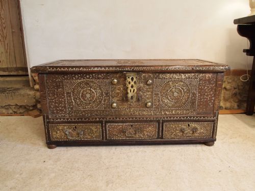 Chest Coffer Blanket Box Zanzibar Mule Chest C1860