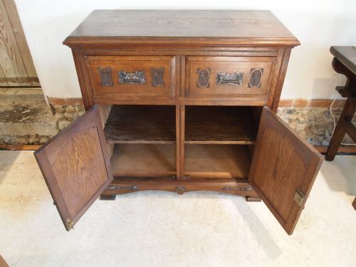 fig 4. Sideboard cabinet chest Arts and Crafts Glasgow school Oak c1900
