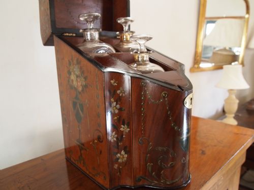 fig 1. Tantalus Decanter box George III Sheraton period c1780