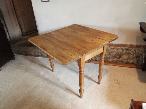 fig 1. Table Victorian Pine cottage dining table c1860