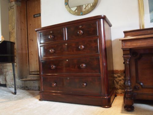 Chest of Drawers Fine Quality Victorian Mahogany C1860