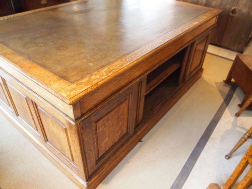 fig 3. Desk Oak rare Arts and Crafts fine partners desk possibly Gillows c1890 