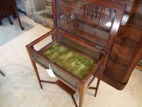 fig 3. Display table Fine Edwardian Mahogany bijouterie display table c1910