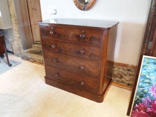 Chest of Drawers Fine Quality Early Victorian Flame and Figured Mahogany C1850