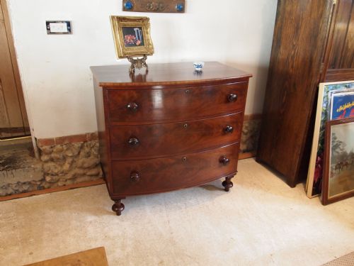 Chest of Drawers Early Victorian Mahogany Bow Front Compact Size C1840