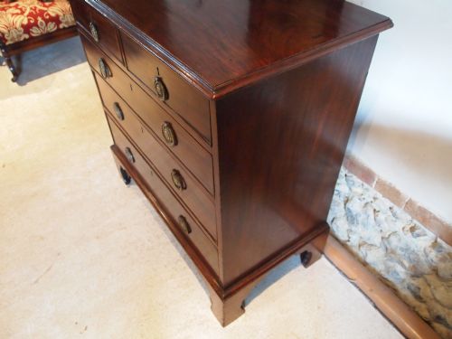 fig 1. Chest of drawers fine quality George III Mahogany compact size c1800