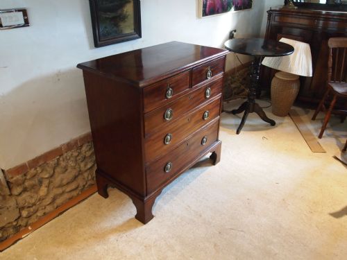 fig 2. Chest of drawers fine quality George III Mahogany compact size c1800