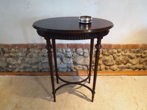 fig 2. Table Fine Edwardian Mahogany Lamp side or hall table c1900
