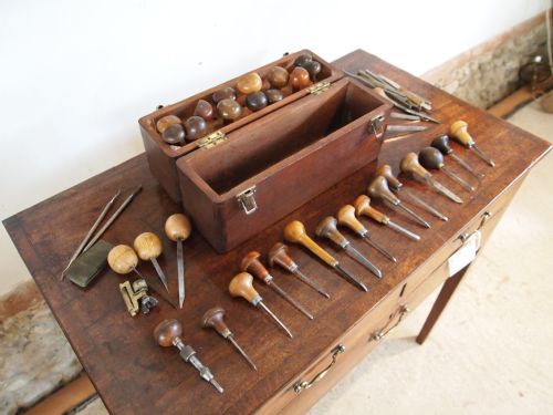 fig 3. Chisels gouges wood carving tools early 20th century collection in case c1920